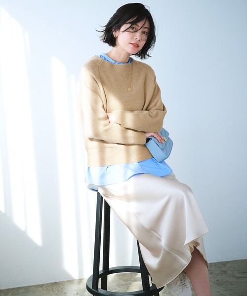 UNFILO(アンフィーロ)の「【新色・新サイズ登場!】サテン ナロースカート(スカート・レディース・ブラック系/アイボリー系/ダルブルー系/ベージュ系/ネイビー系・SMALL/X-SMALL/MEDIUM/LARGE)」の2枚目の写真