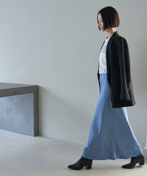 UNFILO(アンフィーロ)の「【新色・新サイズ登場!】サテン ナロースカート(スカート・レディース・ブラック系/アイボリー系/ダルブルー系/ベージュ系/ネイビー系・SMALL/X-SMALL/MEDIUM/LARGE)」の11枚目の写真