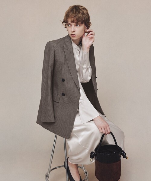 UNFILO(アンフィーロ)の「【新色・新サイズ登場!】サテン ナロースカート(スカート・レディース・ブラック系/アイボリー系/ダルブルー系/ベージュ系/ネイビー系・SMALL/X-SMALL/MEDIUM/LARGE)」の13枚目の写真