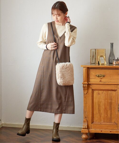 ikka(イッカ)の「Vネックジャンパースカート(ジャンパースカート・レディース・ダークブラウン/ライトグレー/ブラウン系その他/ブラック・L/M/S)」の6枚目の写真