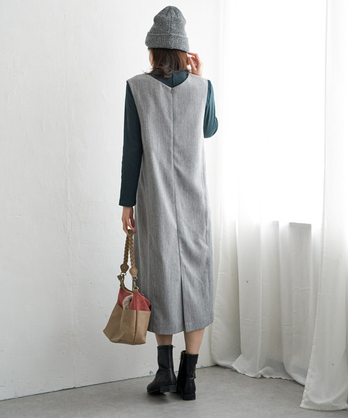 ikka(イッカ)の「Vネックジャンパースカート(ジャンパースカート・レディース・ダークブラウン/ライトグレー/ブラウン系その他/ブラック・L/M/S)」の15枚目の写真