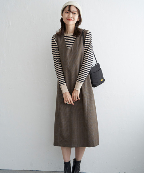 ikka(イッカ)の「Vネックジャンパースカート(ジャンパースカート・レディース・ダークブラウン/ライトグレー/ブラウン系その他/ブラック・L/M/S)」の5枚目の写真