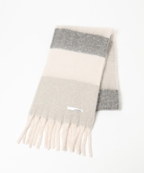 mysty woman（ミスティウーマン）の「ブークレーボーダーマフラー  127375（マフラー・レディース・グレー/ピンク/ブラウン系その他・FREE）」の4枚目の写真