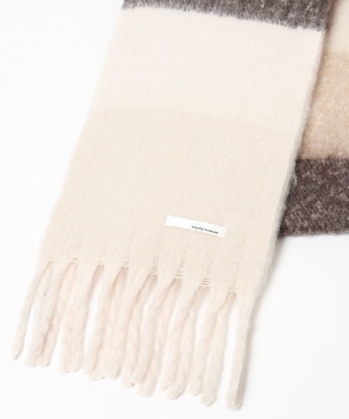 mysty woman（ミスティウーマン）の「ブークレーボーダーマフラー  127375（マフラー・レディース・グレー/ピンク/ブラウン系その他・FREE）」の9枚目の写真