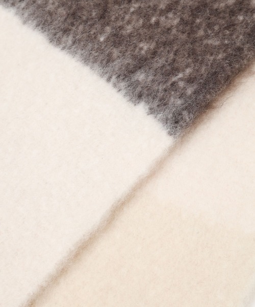 mysty woman（ミスティウーマン）の「ブークレーボーダーマフラー  127375（マフラー・レディース・グレー/ピンク/ブラウン系その他・FREE）」の13枚目の写真