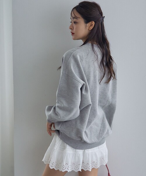 PUBLUX(パブリュクス)の「MARY QUANT × PUBLUX/マリークワント フラワーモチーフ ドッキング オーバーサイズスウェット 限定展開(スウェット・レディース・グレー/チャコールグレー/ピンク/レッド・フリ-)」の10枚目の写真