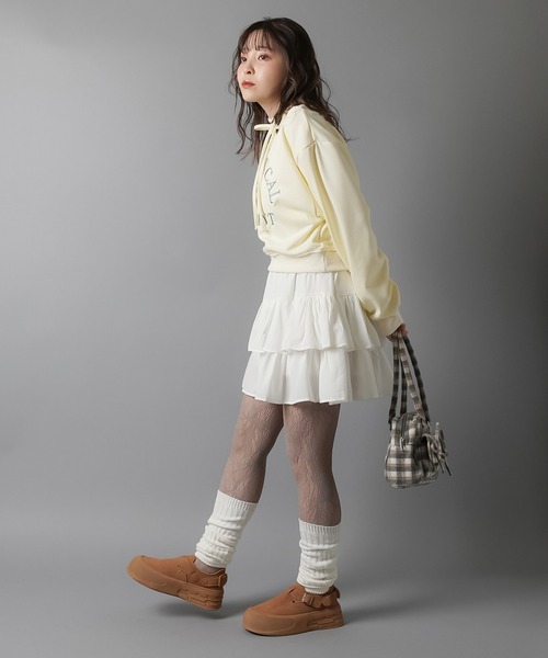 SPINNS(スピンズ)の「【軽やかな素材で、ふんわり可愛い♪】フリルティアードミニスカート / インナーパンツ付き(スカート・レディース・ブラック/ホワイト/ベージュ/サックスブルー・ONESIZE)」の9枚目の写真