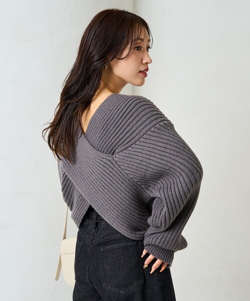FREAK'S STORE(フリークスストア)の「限定展開 2WAY クロス デザイン ニット プルオーバー(ニット/セーター・レディース・ベージュ/ブラック/チャコールグレー/ナチュラル・フリ-)」の5枚目の写真