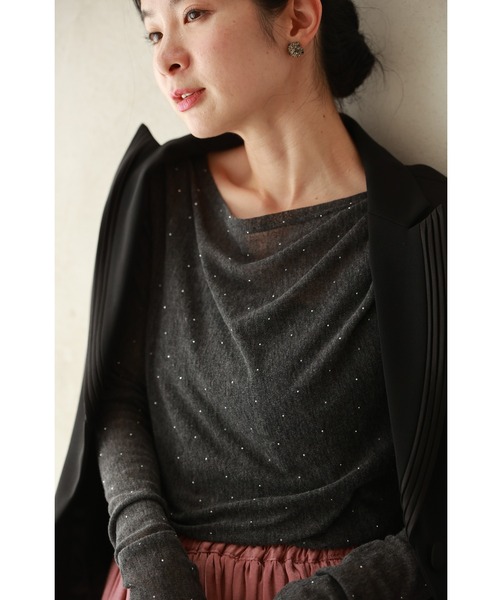 cawaii(カワイイ)の「ラインストーン煌めくドレープの薄手カットソートップス(Tシャツ/カットソー・レディース・グレー/ブラック・FREE)」の7枚目の写真