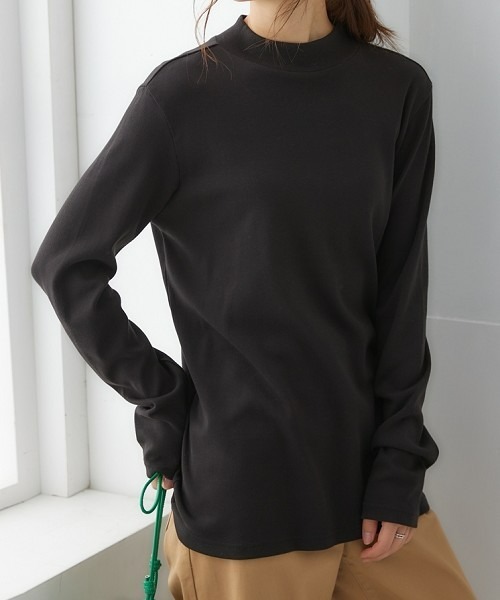 nissen（ニッセン）の「ＵＶカット綿１００％フライス素材ハイネックフレアチュニックTシャツ（Tシャツ/カットソー・レディース・ミント/ラベンダー/チャコール/グリーン/カーキ/ワイン/グリーン系その他/オフホワイト/ブルー/ブラック/ライトグレー・M/S/LL/L/3L）」の3枚目の写真