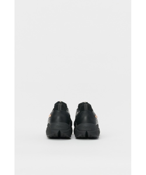 Hender Scheme（エンダースキーマ）の「fastened polar（スリッポン