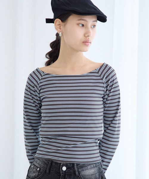 FOREVER 21(フォーエバー トゥエンティーワン)の「【2025SS】ボートネックロングTシャツ(Tシャツ/カットソー・レディース・ブラック×ホワイト/ピンク/ブラック/オフホワイト・SMALL/MEDIUM)」の4枚目の写真