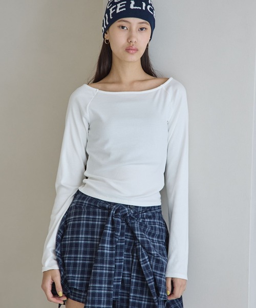 FOREVER 21(フォーエバー トゥエンティーワン)の「【2025SS】ボートネックロングTシャツ(Tシャツ/カットソー・レディース・ブラック×ホワイト/ピンク/ブラック/オフホワイト・SMALL/MEDIUM)」の2枚目の写真