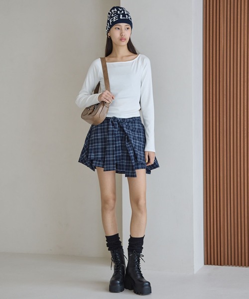 FOREVER 21(フォーエバー トゥエンティーワン)の「【2025SS】ボートネックロングTシャツ(Tシャツ/カットソー・レディース・ブラック×ホワイト/ピンク/ブラック/オフホワイト・SMALL/MEDIUM)」の16枚目の写真