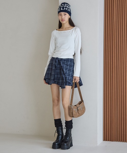 FOREVER 21(フォーエバー トゥエンティーワン)の「【2025SS】ボートネックロングTシャツ(Tシャツ/カットソー・レディース・ブラック×ホワイト/ピンク/ブラック/オフホワイト・SMALL/MEDIUM)」の17枚目の写真