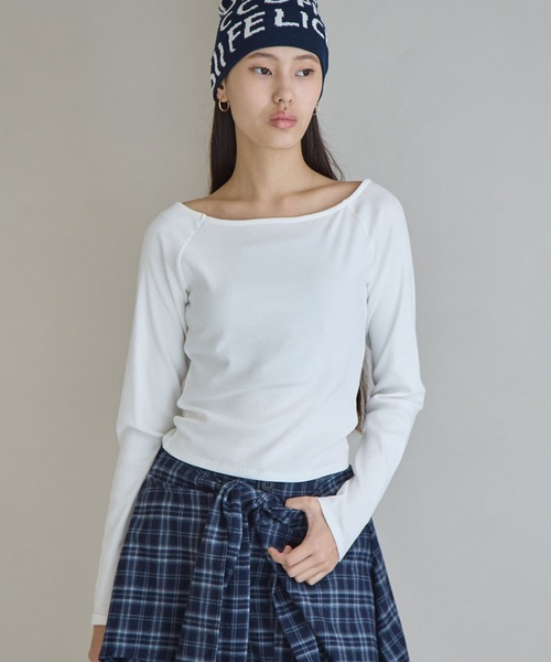 FOREVER 21(フォーエバー トゥエンティーワン)の「【2025SS】ボートネックロングTシャツ(Tシャツ/カットソー・レディース・ブラック×ホワイト/ピンク/ブラック/オフホワイト・SMALL/MEDIUM)」の18枚目の写真