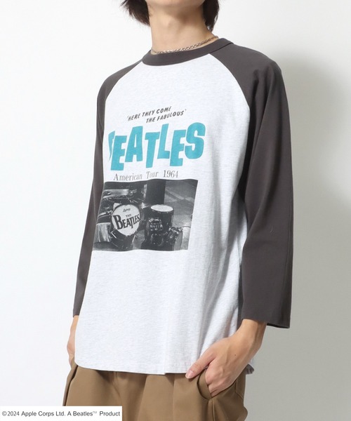 MARUKAWA（マルカワ）の「THE Beatles/ザ・ビートルズ  1964 アメリカンツアーモチーフ フロントフォト バックプリント ラグランロンT レディース メンズ（Tシャツ/カットソー・メンズ・グレー系その他/チャコール/ホワイト系その他・L/M/LL）」の5枚目の写真