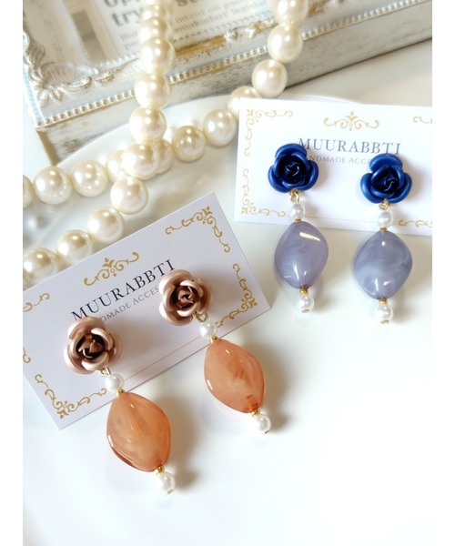 tone（トーン）の「【MUURABBTI】薔薇とマーブルビーズのピアス(MA)（ピアス（両耳用）・レディース・ブルー/ピンク・FREE）」の6枚目の写真
