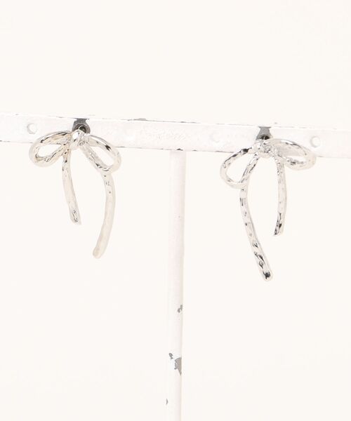 Anthe(アンテ)の「【Anthe】リボンピアス / ant-000015(ピアス(両耳用)・レディース・シルバー/ブラック/ゴールド・FREE)」の3枚目の写真