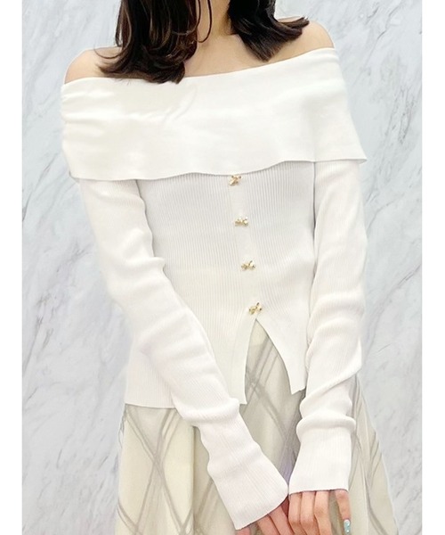 MERCURYDUO（マーキュリーデュオ）の「2WAYオフショルリボンボタンニット（ニット/セーター・レディース・ブラック/オフホワイト/レッド・FREE）」の2枚目の写真