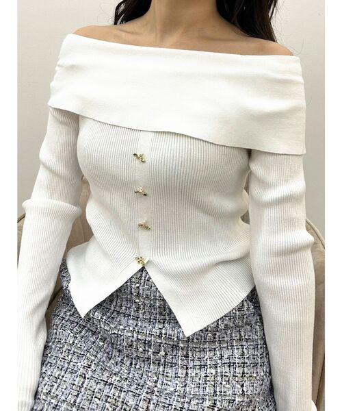 MERCURYDUO（マーキュリーデュオ）の「2WAYオフショルリボンボタンニット（ニット/セーター・レディース・ブラック/オフホワイト/レッド・FREE）」の6枚目の写真