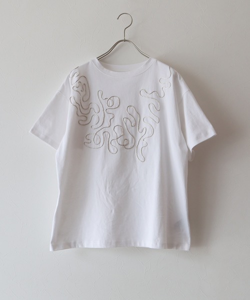 J by blue(ジェイバイブルー)の「コード刺繍Tシャツ(Tシャツ/カットソー・レディース・ホワイト/ブラック/ホワイト系・MEDIUM)」の5枚目の写真