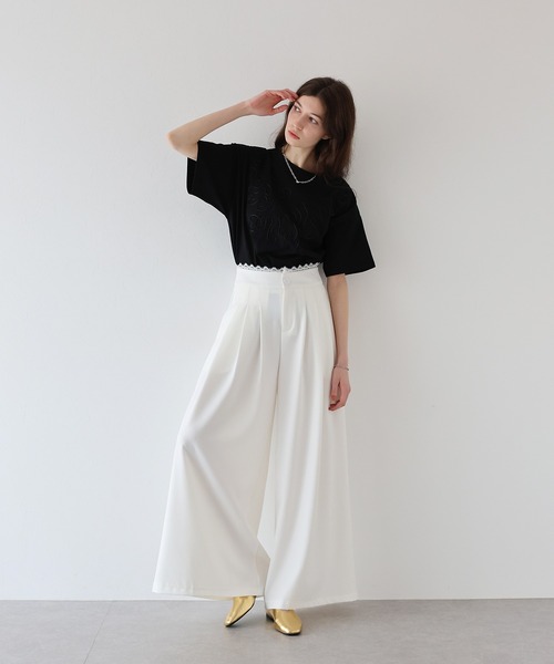 J by blue(ジェイバイブルー)の「コード刺繍Tシャツ(Tシャツ/カットソー・レディース・ホワイト/ブラック/ホワイト系・MEDIUM)」の12枚目の写真