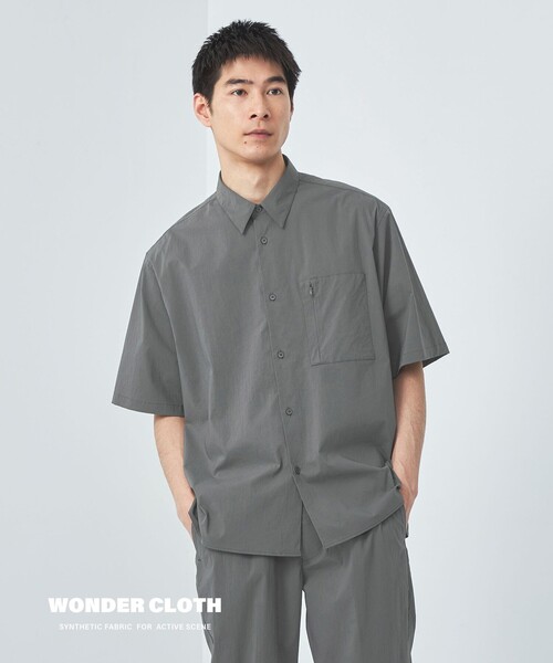 green label relaxing（グリーンレーベルリラクシング）の「WONDER CLOTH ジャストルーズ レギュラーカラー 半袖 シャツ -ストレッチ・接触冷感・吸水速乾-（シャツ/ブラウス・メンズ・ダークグレー/ブラック/ネイビー・XL/L/M/S）」の3枚目の写真
