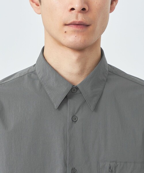 green label relaxing（グリーンレーベルリラクシング）の「WONDER CLOTH ジャストルーズ レギュラーカラー 半袖 シャツ -ストレッチ・接触冷感・吸水速乾-（シャツ/ブラウス・メンズ・ダークグレー/ブラック/ネイビー・XL/L/M/S）」の19枚目の写真