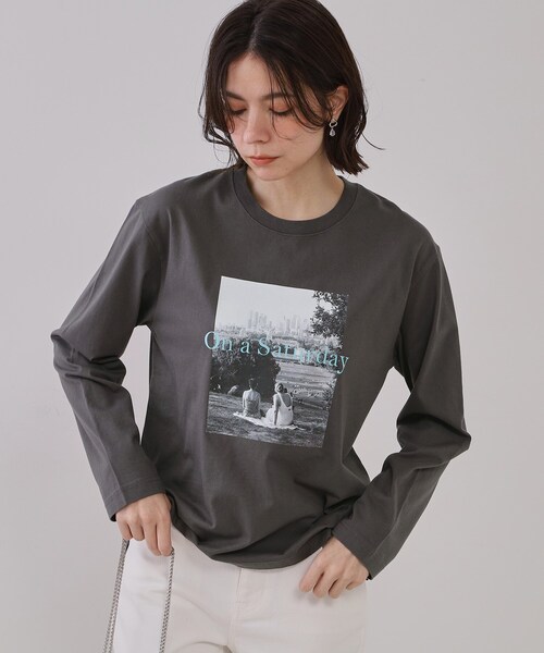 OPAQUE.CLIP(オペークドットクリップ)の「◆フォトプリントロングTシャツ【洗濯機洗い可】(Tシャツ/カットソー・レディース・チャコール/ホワイト系3/ホワイト系1・00)」の3枚目の写真