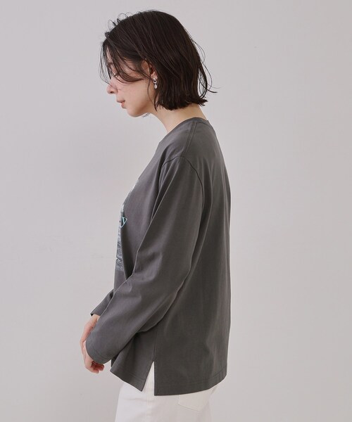 OPAQUE.CLIP(オペークドットクリップ)の「◆フォトプリントロングTシャツ【洗濯機洗い可】(Tシャツ/カットソー・レディース・チャコール/ホワイト系3/ホワイト系1・00)」の10枚目の写真