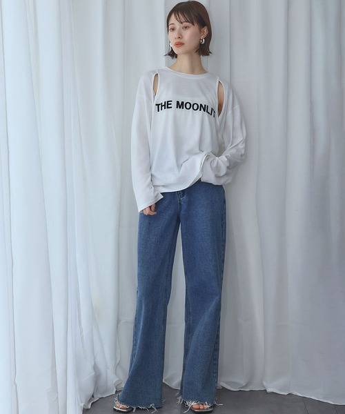 Ampirula(アンピルーラ)の「スリットショルダープリントロングスリーブTシャツ(Tシャツ/カットソー・レディース・ブラック×ホワイト/ホワイト×ブラック・FREE)」の3枚目の写真