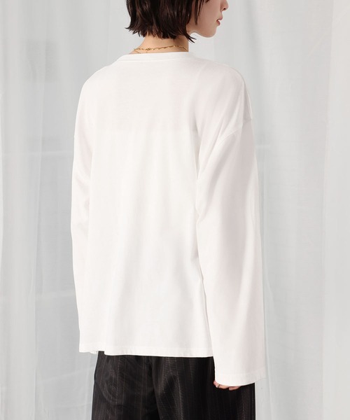 Ampirula(アンピルーラ)の「スリットショルダープリントロングスリーブTシャツ(Tシャツ/カットソー・レディース・ブラック×ホワイト/ホワイト×ブラック・FREE)」の10枚目の写真