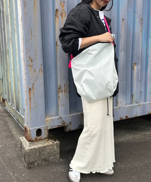 JULY NINE（ジュライナイン）の「[JULY NINE/ジュライナイン] 別注 SEQUEL ナイロンショルダーバッグ（ショルダーバッグ・レディース・ベージュ/ブラック/ネイビー/グレー/ホワイト・ONE SIZE）」の6枚目の写真