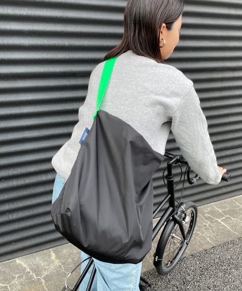 JULY NINE（ジュライナイン）の「[JULY NINE/ジュライナイン] 別注 SEQUEL ナイロンショルダーバッグ（ショルダーバッグ・レディース・ベージュ/ブラック/ネイビー/グレー/ホワイト・ONE SIZE）」の9枚目の写真