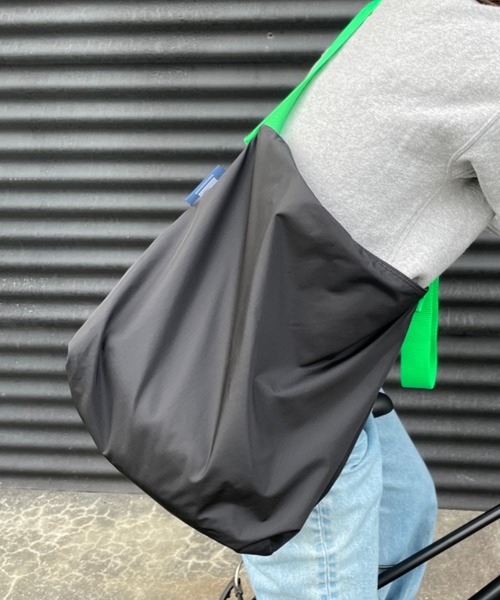 JULY NINE（ジュライナイン）の「[JULY NINE/ジュライナイン] 別注 SEQUEL ナイロンショルダーバッグ（ショルダーバッグ・レディース・ベージュ/ブラック/ネイビー/グレー/ホワイト・ONE SIZE）」の12枚目の写真