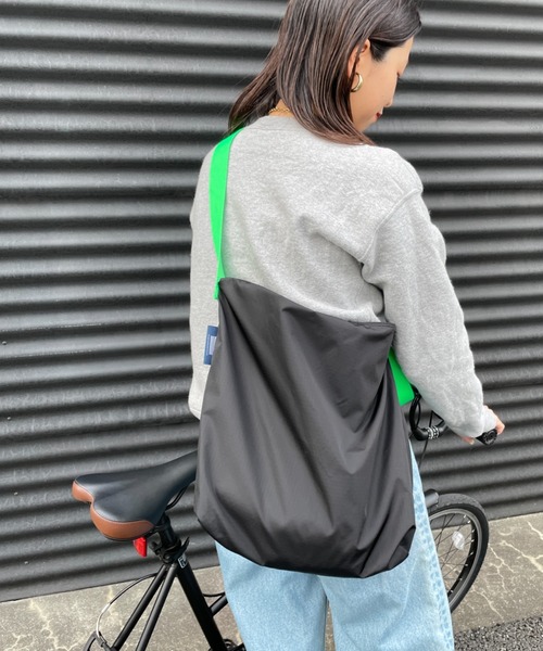 JULY NINE（ジュライナイン）の「[JULY NINE/ジュライナイン] 別注 SEQUEL ナイロンショルダーバッグ（ショルダーバッグ・レディース・ベージュ/ブラック/ネイビー/グレー/ホワイト・ONE SIZE）」の10枚目の写真