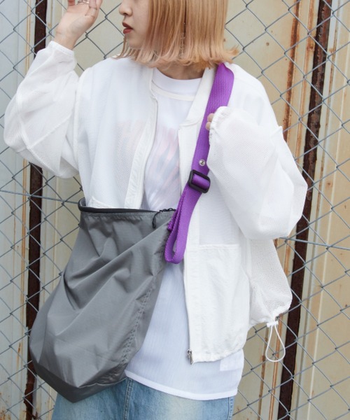 JULY NINE（ジュライナイン）の「[JULY NINE/ジュライナイン] 別注 SEQUEL ナイロンショルダーバッグ（ショルダーバッグ・レディース・ベージュ/ブラック/ネイビー/グレー/ホワイト・ONE SIZE）」の13枚目の写真