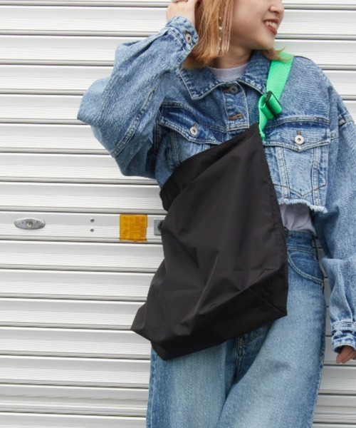 JULY NINE（ジュライナイン）の「[JULY NINE/ジュライナイン] 別注 SEQUEL ナイロンショルダーバッグ（ショルダーバッグ・レディース・ベージュ/ブラック/ネイビー/グレー/ホワイト・ONE SIZE）」の8枚目の写真