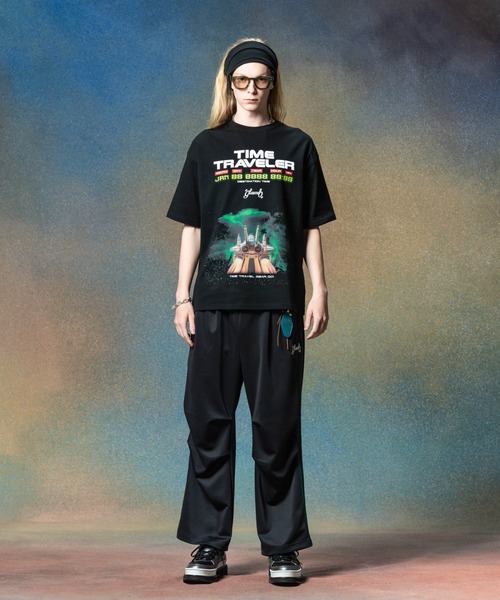 glamb(グラム)の「TIME TRAVELER T-Shirt (GEAR 001) / タイムトラベラーTシャツ(Tシャツ/カットソー・メンズ・ブラック・S/M/L)」の2枚目の写真