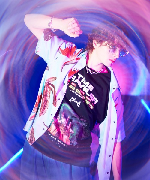 glamb(グラム)の「TIME TRAVELER T-Shirt (GEAR 001) / タイムトラベラーTシャツ(Tシャツ/カットソー・メンズ・ブラック・S/M/L)」の10枚目の写真