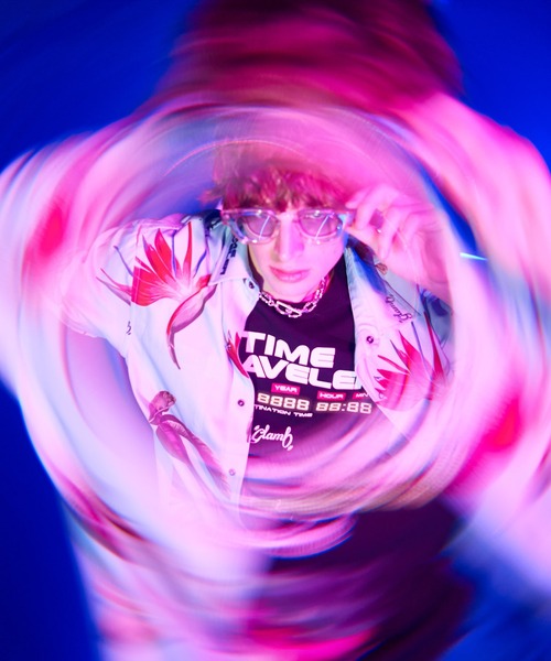 glamb(グラム)の「TIME TRAVELER T-Shirt (GEAR 001) / タイムトラベラーTシャツ(Tシャツ/カットソー・メンズ・ブラック・S/M/L)」の7枚目の写真