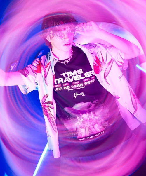 glamb(グラム)の「TIME TRAVELER T-Shirt (GEAR 001) / タイムトラベラーTシャツ(Tシャツ/カットソー・メンズ・ブラック・S/M/L)」の8枚目の写真