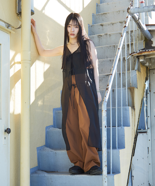 NOMINE（ノミネ）の「【前後着用可】無地 2WAY シアー キャミソール  ワンピース（ワンピース・レディース・エメラルド/アイボリー/ブラック・フリー）」の5枚目の写真