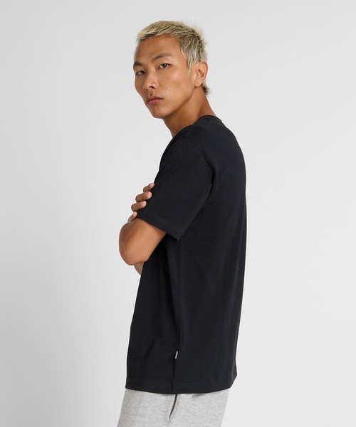 NEW BALANCE(ニューバランス)の「Chalk Board ショートスリーブTシャツ(Tシャツ/カットソー・メンズ・ブラック/グレイッシュベージュ・SMALL/MEDIUM/LARGE/X-LARGE/XX-LARGE)」の3枚目の写真