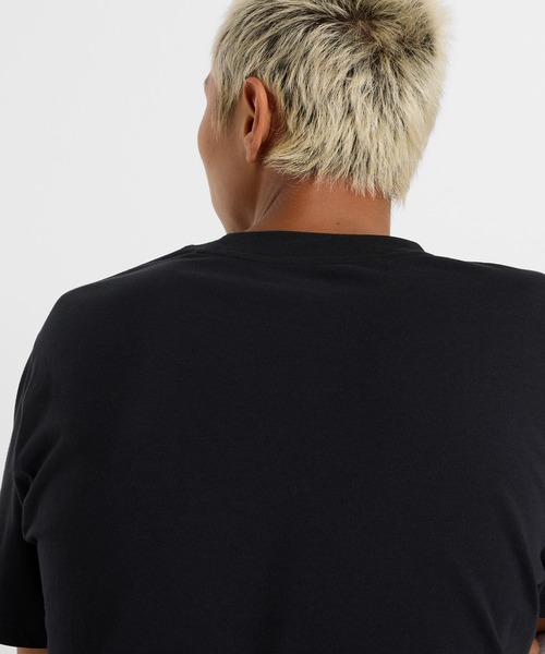 NEW BALANCE(ニューバランス)の「Chalk Board ショートスリーブTシャツ(Tシャツ/カットソー・メンズ・ブラック/グレイッシュベージュ・SMALL/MEDIUM/LARGE/X-LARGE/XX-LARGE)」の6枚目の写真
