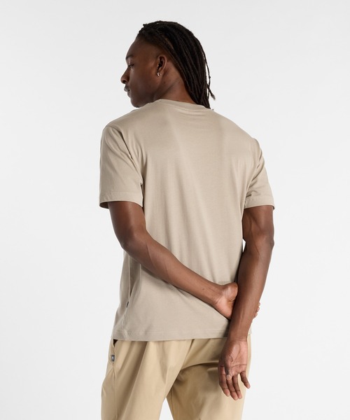NEW BALANCE(ニューバランス)の「Chalk Board ショートスリーブTシャツ(Tシャツ/カットソー・メンズ・ブラック/グレイッシュベージュ・SMALL/MEDIUM/LARGE/X-LARGE/XX-LARGE)」の9枚目の写真