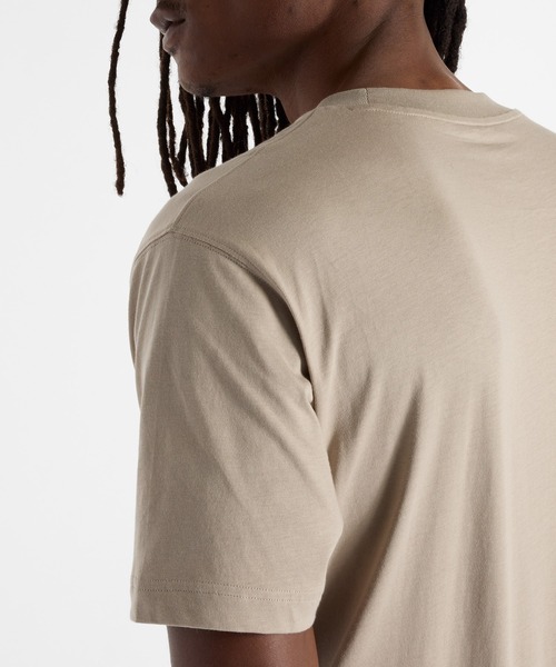 NEW BALANCE(ニューバランス)の「Chalk Board ショートスリーブTシャツ(Tシャツ/カットソー・メンズ・ブラック/グレイッシュベージュ・SMALL/MEDIUM/LARGE/X-LARGE/XX-LARGE)」の11枚目の写真