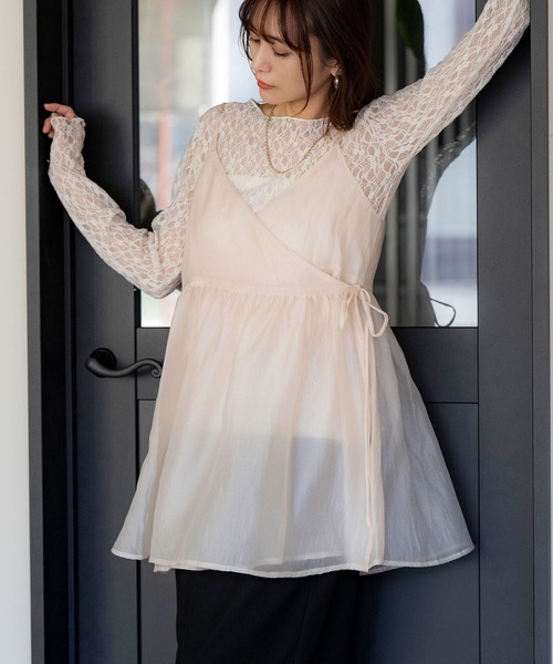 NOAHL(ノアル)の「【NOAHL】カシュクールシアーキャミトップス(キャミソール・レディース・アイボリー/ブルーグレー/ブラック・FREE)」の2枚目の写真