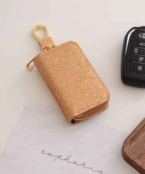 TONE SELECT GOODS（トーンセレクトグッズ）の「【float】シンプル スクエア ラメ キーケース【7色展開】(チェーン付き)（キーケース/キーアクセサリー・レディース・シルバー系1/ピンク系1/ブラウン系1/ブラック系1/ゴールド系1/ブラック系2/ピンク系2・FREE）」の3枚目の写真